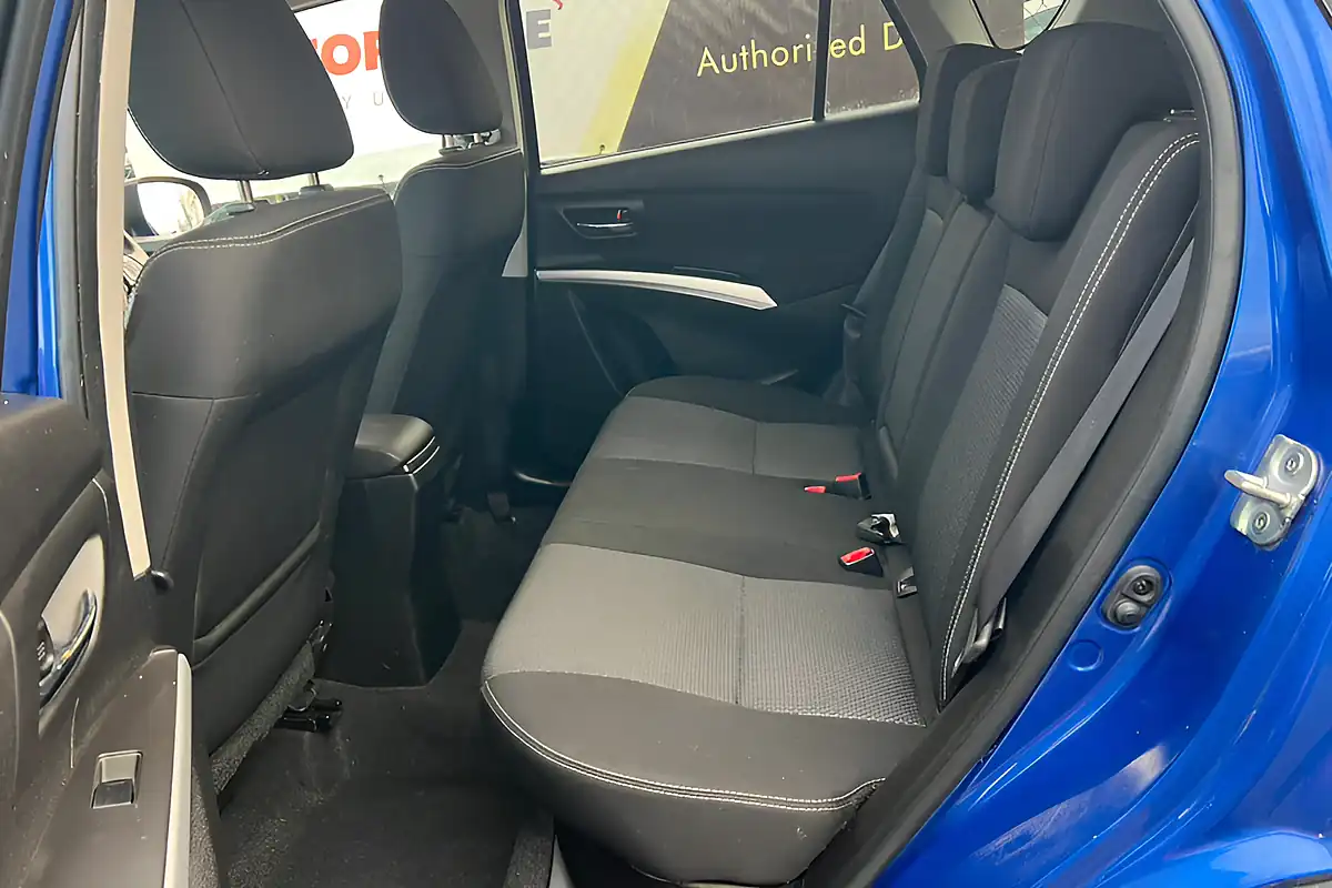 Used 2014 Suzuki SX4 S-Cross SZ4 Blue - Interior and Exterior details 10