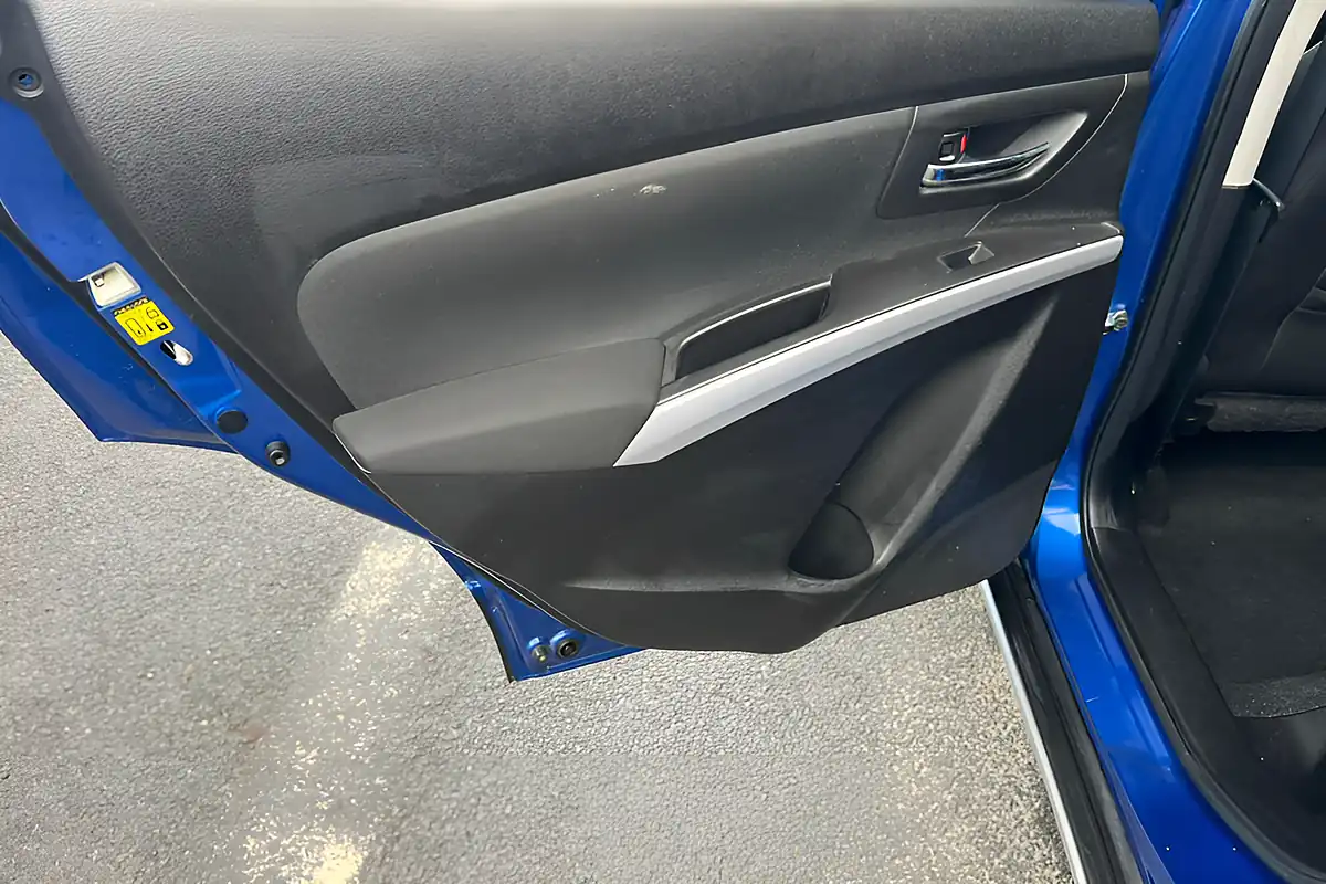 Used 2014 Suzuki SX4 S-Cross SZ4 Blue - Interior and Exterior details 15