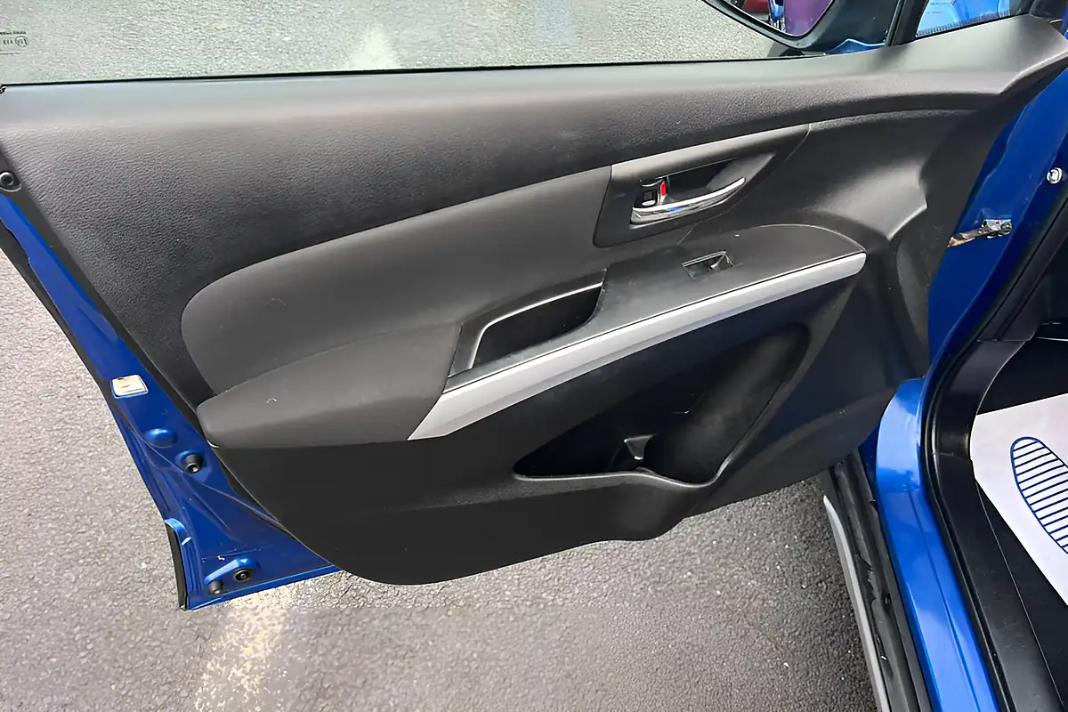 Used 2014 Suzuki SX4 S-Cross SZ4 Blue - Interior and Exterior details 16