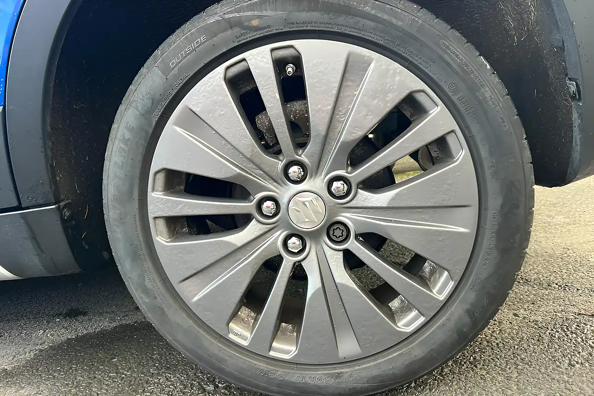 Used 2014 Suzuki SX4 S-Cross SZ4 Blue - Interior and Exterior details 18