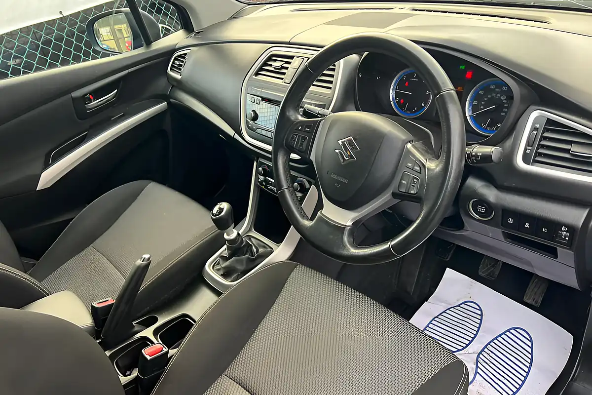 Used 2014 Suzuki SX4 S-Cross SZ4 Blue - Interior and Exterior details 8