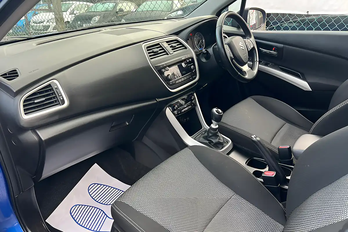 Used 2014 Suzuki SX4 S-Cross SZ4 Blue - Interior and Exterior details 9