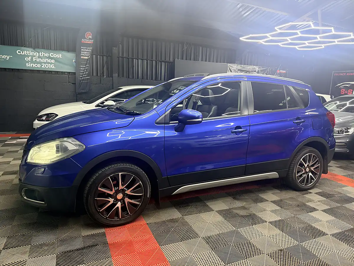 Used 2014 Suzuki SX4 S-Cross SZ5 Blue - Interior and Exterior details 11