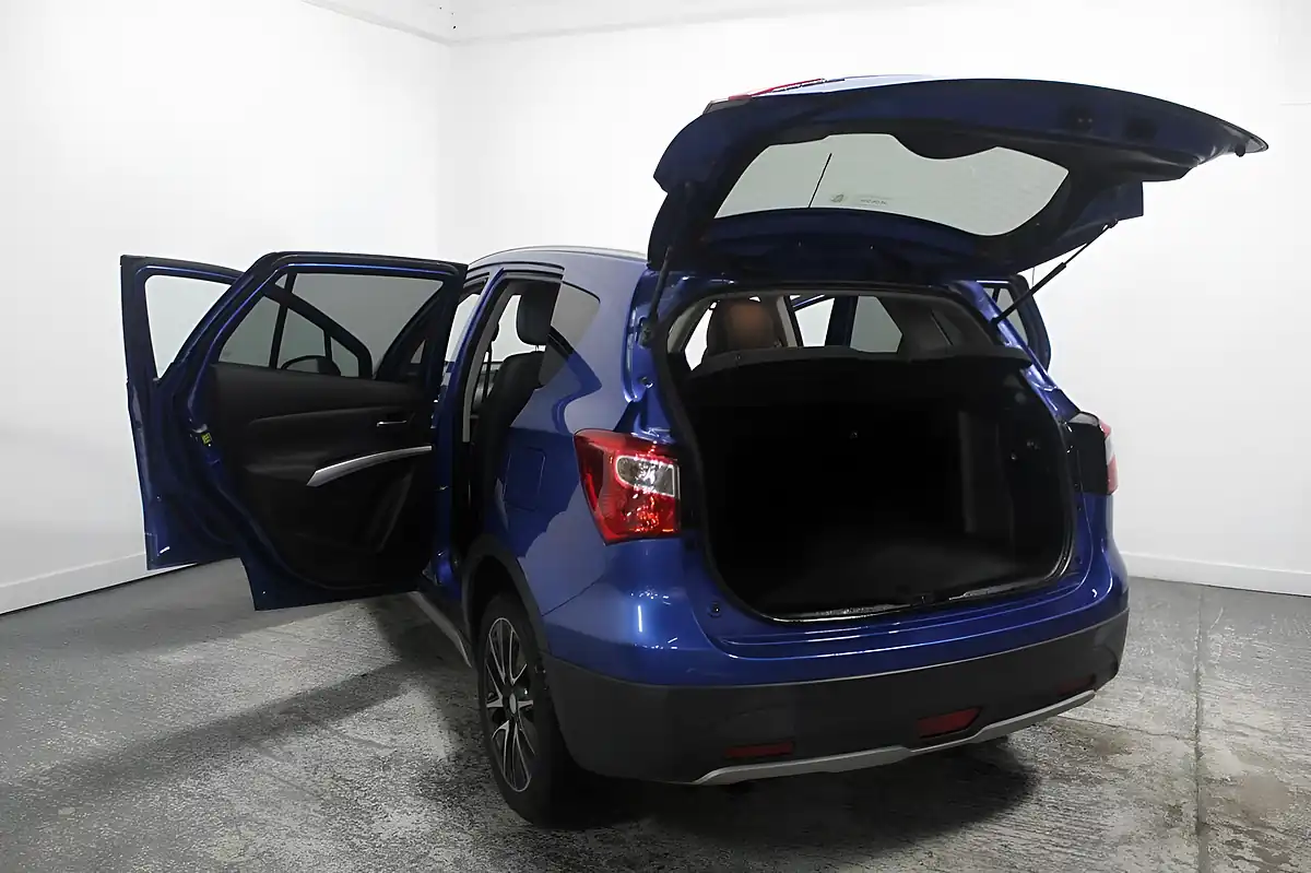 Used 2014 Suzuki SX4 S-Cross SZ5 Blue - Interior and Exterior details 11