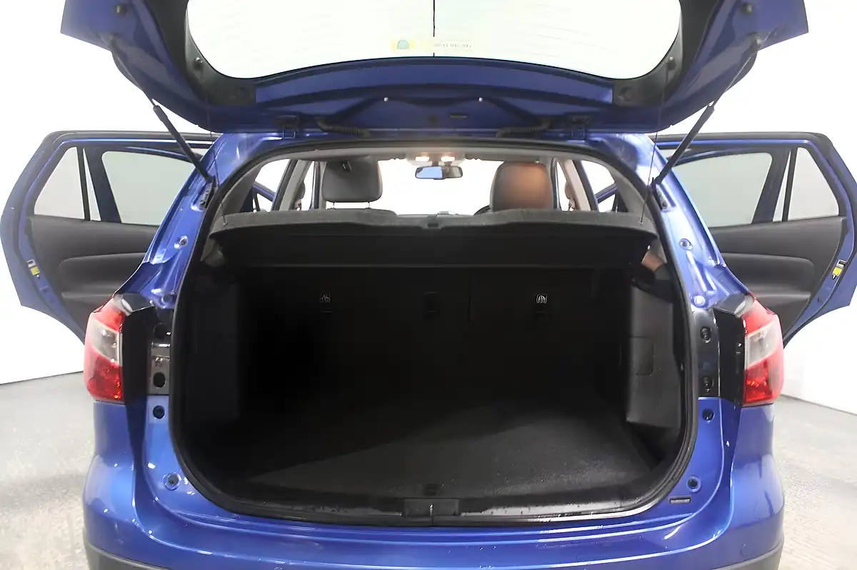 Used 2014 Suzuki SX4 S-Cross SZ5 Blue - Interior and Exterior details 12