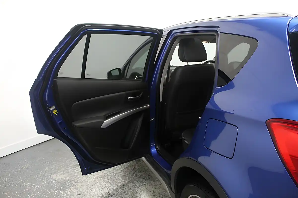 Used 2014 Suzuki SX4 S-Cross SZ5 Blue - Interior and Exterior details 13