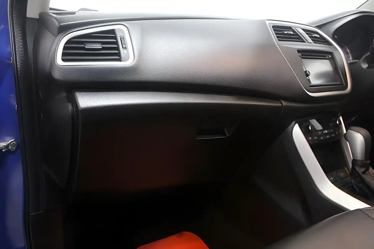 Used 2014 Suzuki SX4 S-Cross SZ5 Blue - Interior and Exterior details 14
