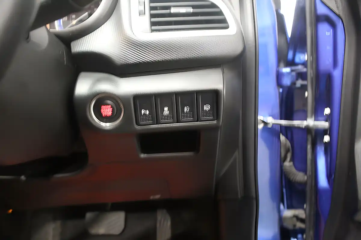 Used 2014 Suzuki SX4 S-Cross SZ5 Blue - Interior and Exterior details 17