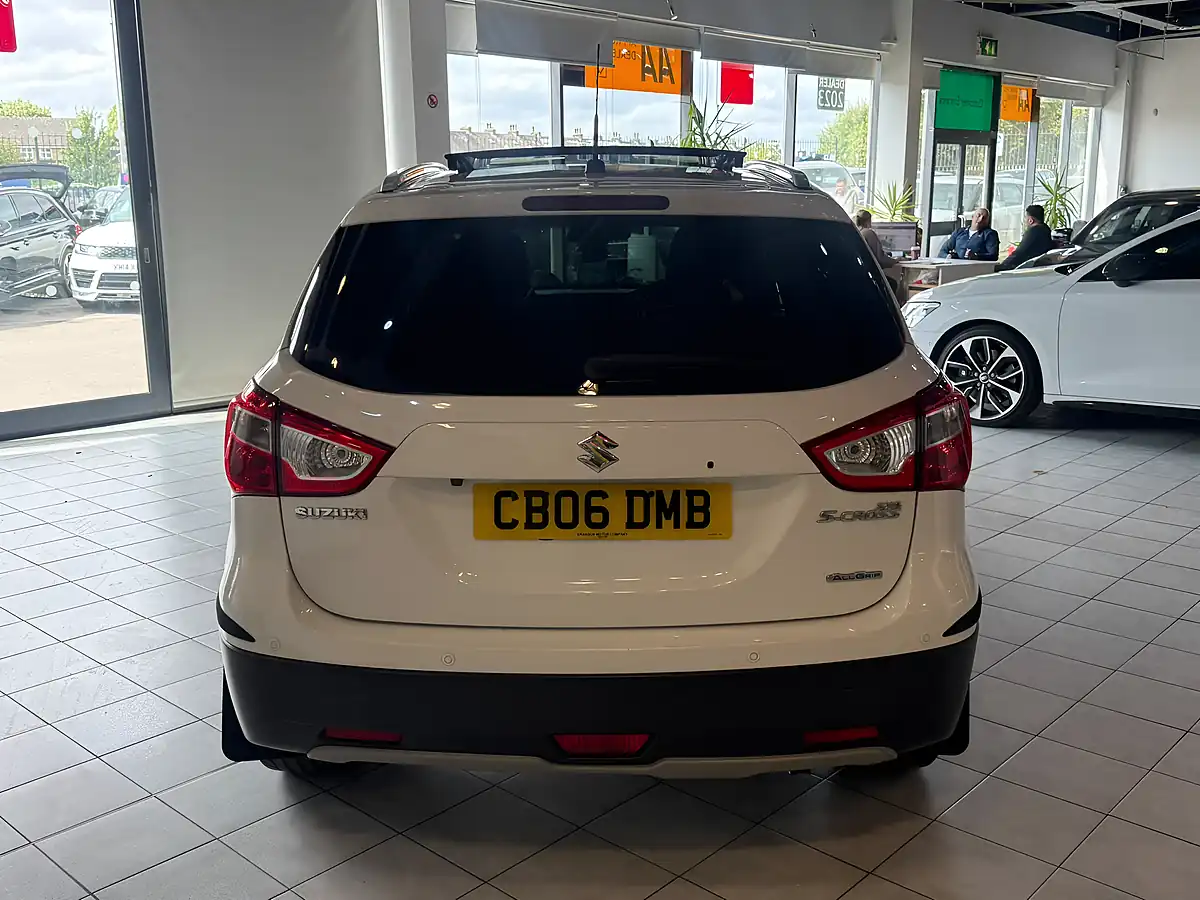 Used 2014 Suzuki SX4 S-Cross SZ5 White - Interior and Exterior details 10