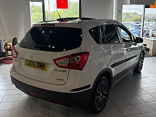 Used 2014 Suzuki SX4 S-Cross SZ5 White - Interior and Exterior details 11
