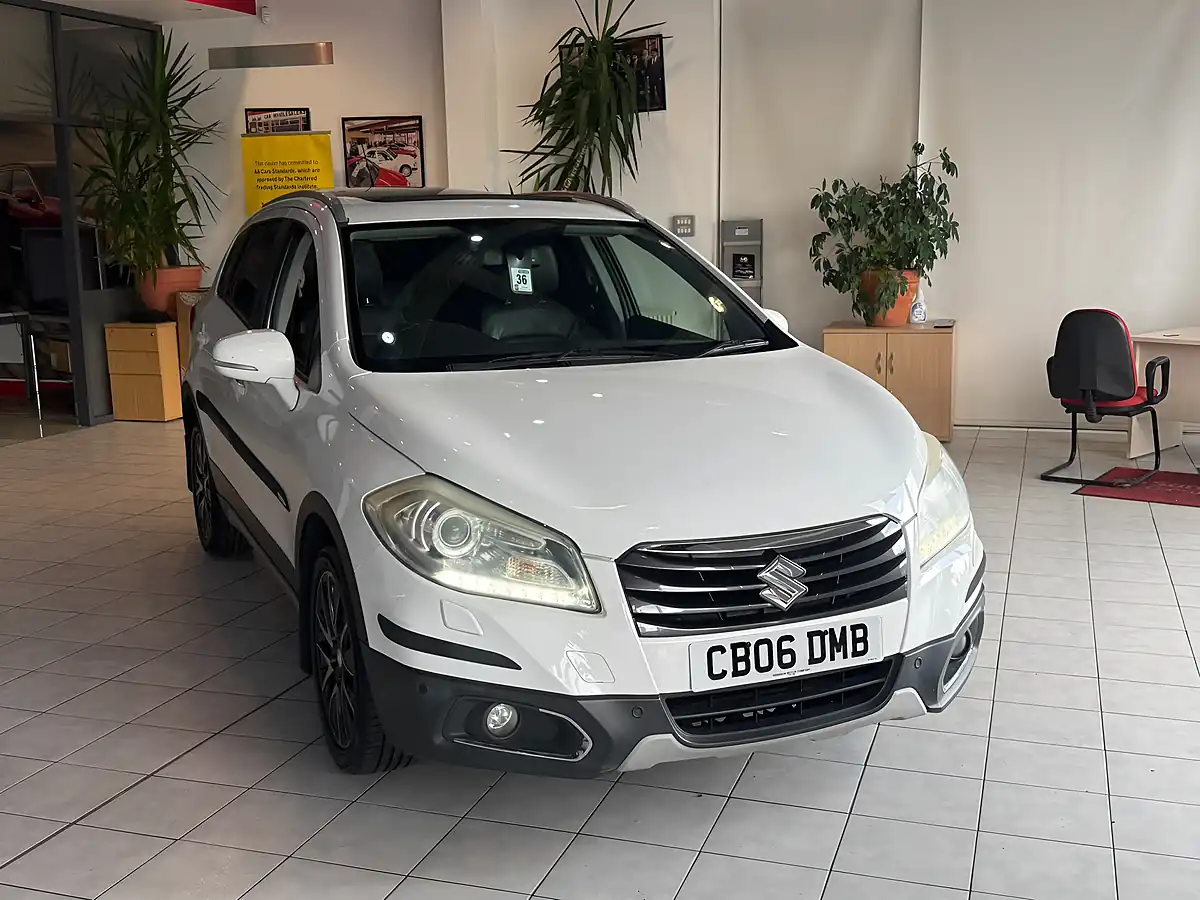 Used 2014 Suzuki SX4 S-Cross SZ5 White - Interior and Exterior details 2