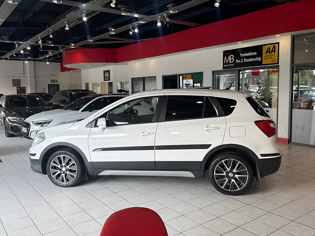 Used 2014 Suzuki SX4 S-Cross SZ5 White - Interior and Exterior details 6