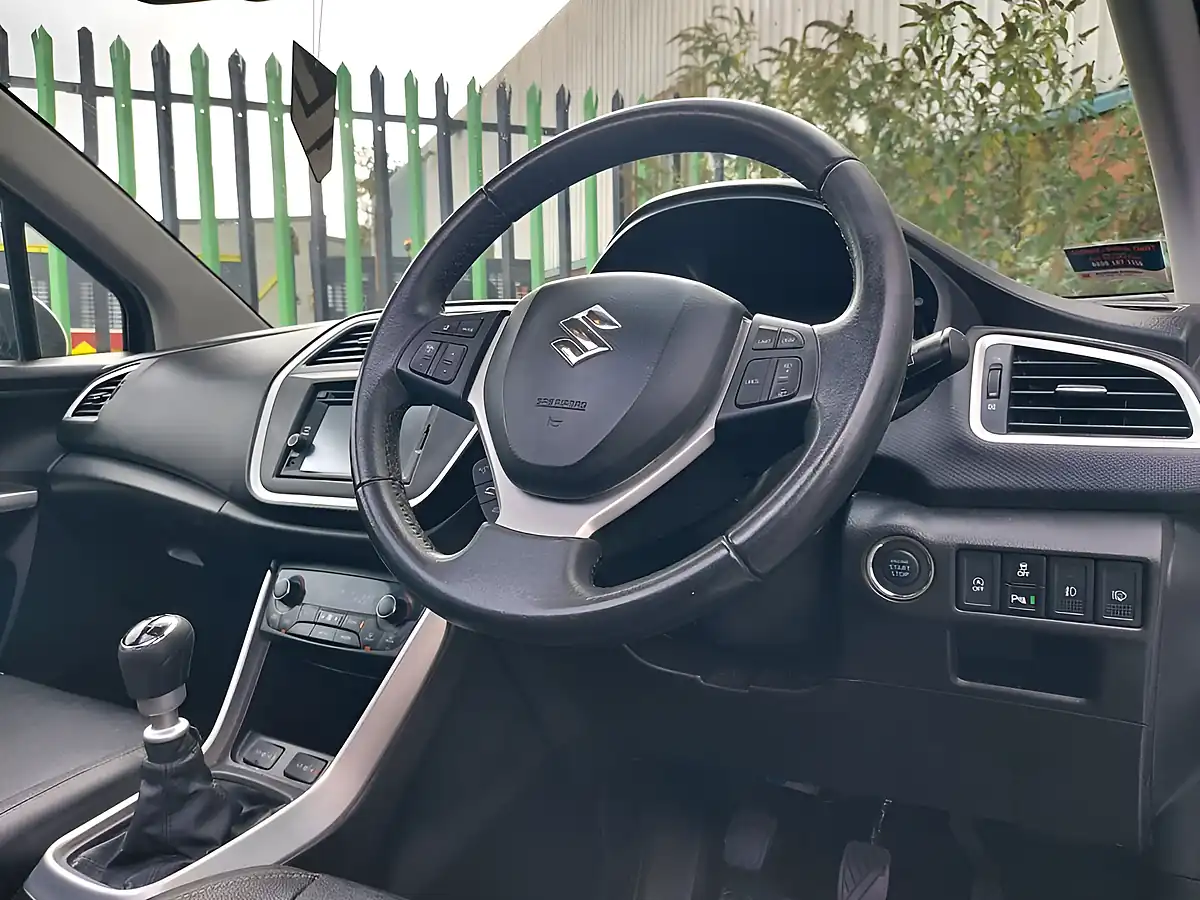 Used 2014 Suzuki Sx4 S-Cross SZ5 White - Interior and Exterior details 12