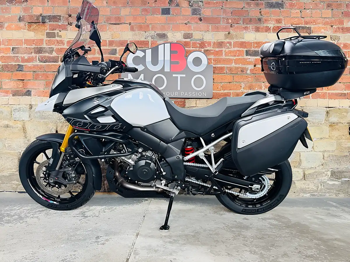 Used 2014 Suzuki V-Strom 1000 Al4 White - Interior and Exterior details 11