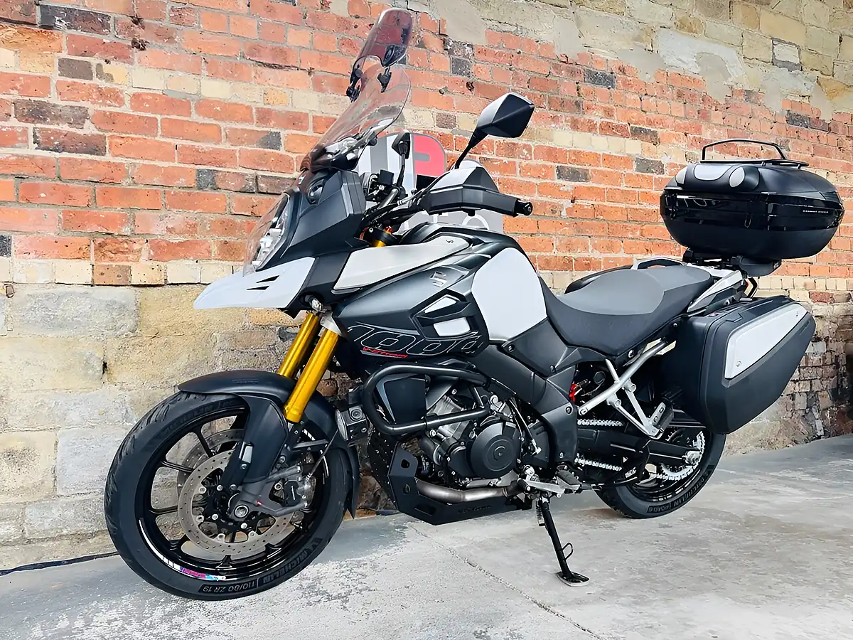 Used 2014 Suzuki V-Strom 1000 Al4 White - Interior and Exterior details 12