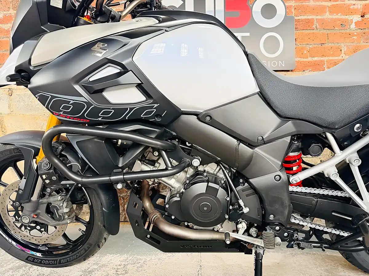 Used 2014 Suzuki V-Strom 1000 Al4 White - Interior and Exterior details 16