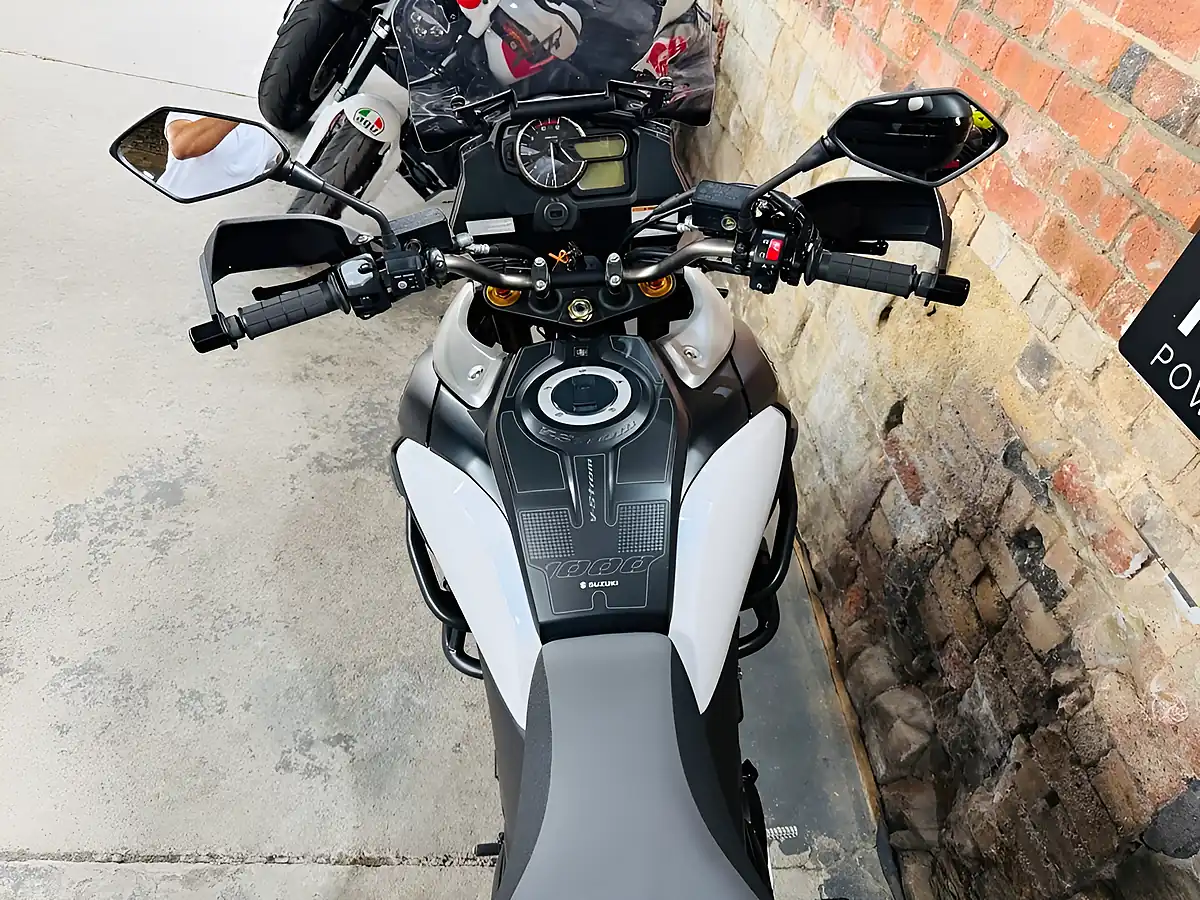 Used 2014 Suzuki V-Strom 1000 Al4 White - Interior and Exterior details 20