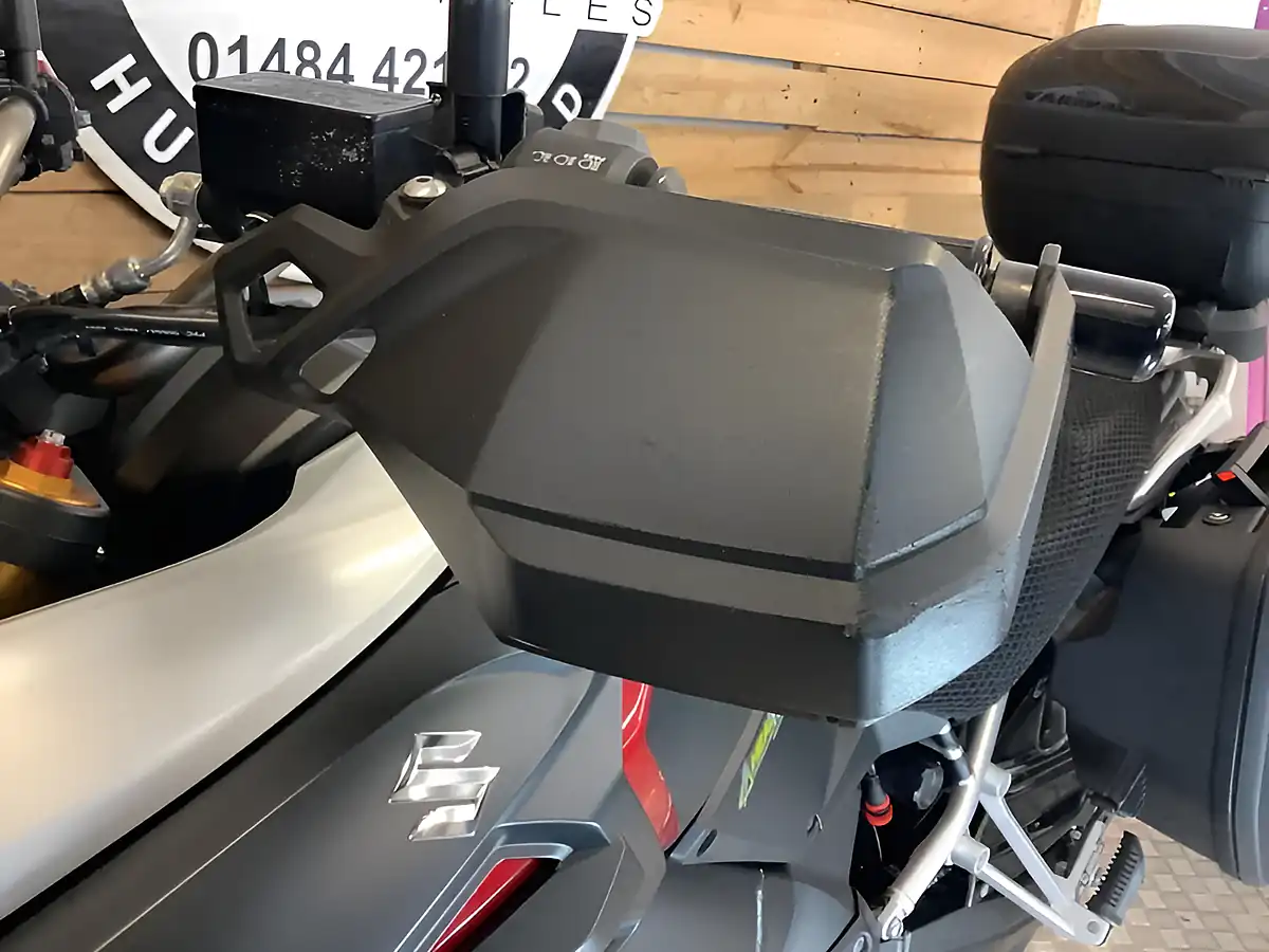 Used 2014 Suzuki V-Strom 1000 Red - Interior and Exterior details 11