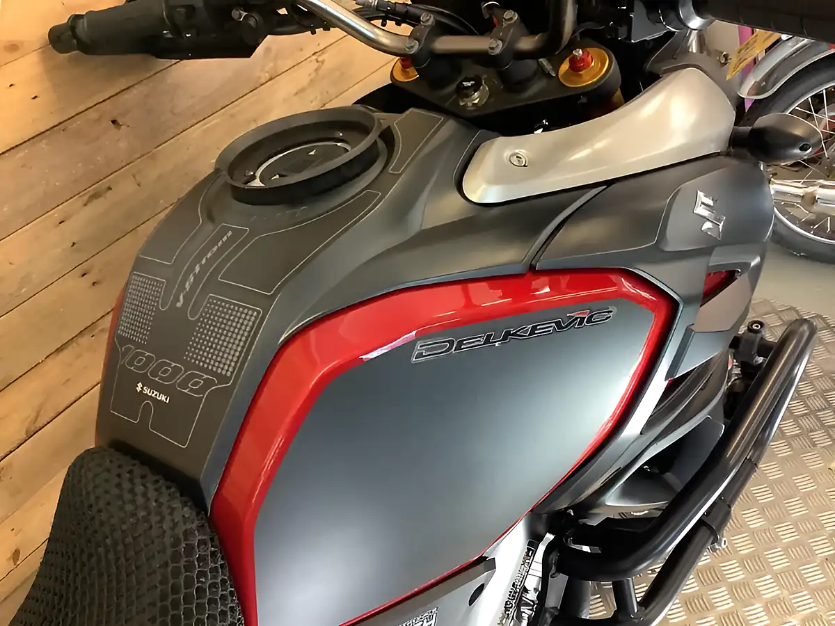 Used 2014 Suzuki V-Strom 1000 Red - Interior and Exterior details 13