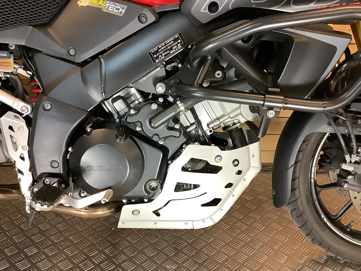 Used 2014 Suzuki V-Strom 1000 Red - Interior and Exterior details 16