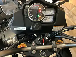 Used 2014 Suzuki V-Strom 1000 Red - Interior and Exterior details 7