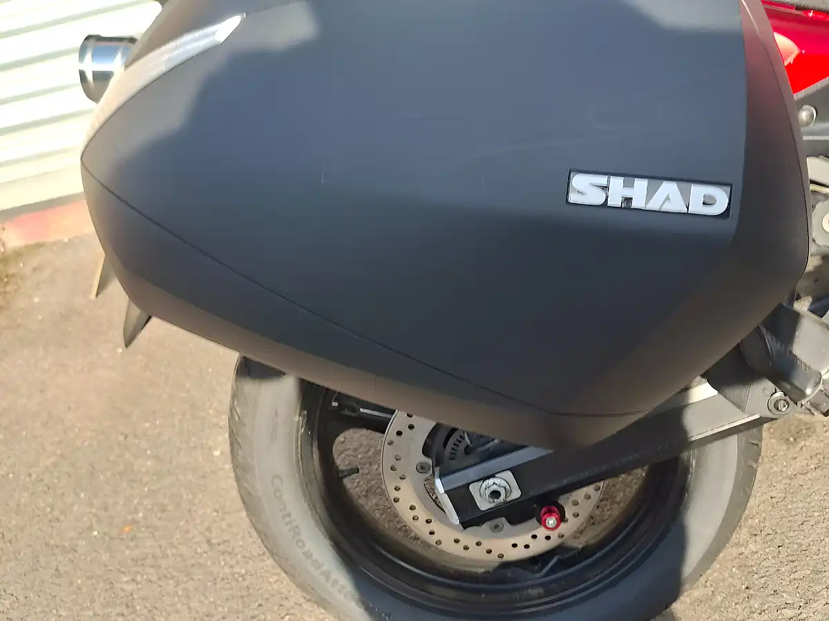 Used 2014 Suzuki V-Strom 650 Red - Interior and Exterior details 10