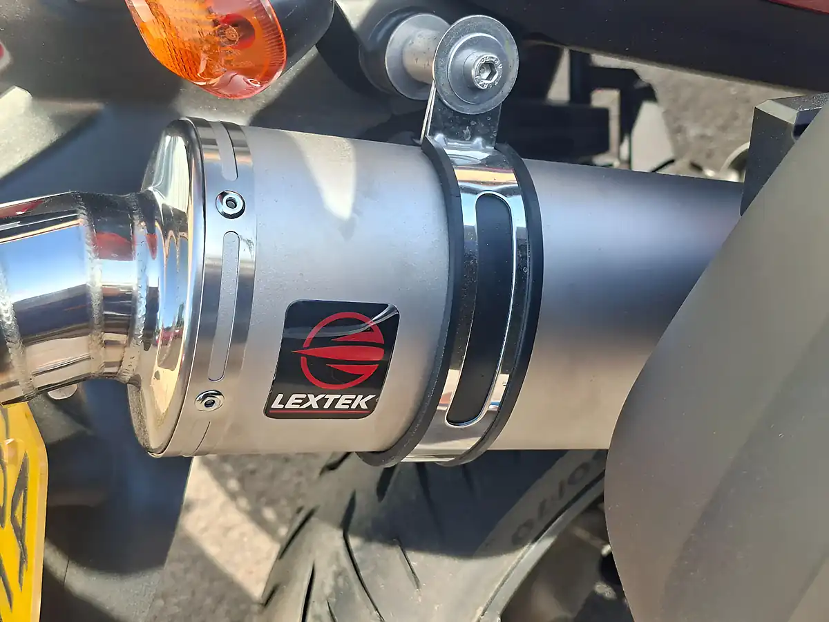 Used 2014 Suzuki V-Strom 650 Red - Interior and Exterior details 11