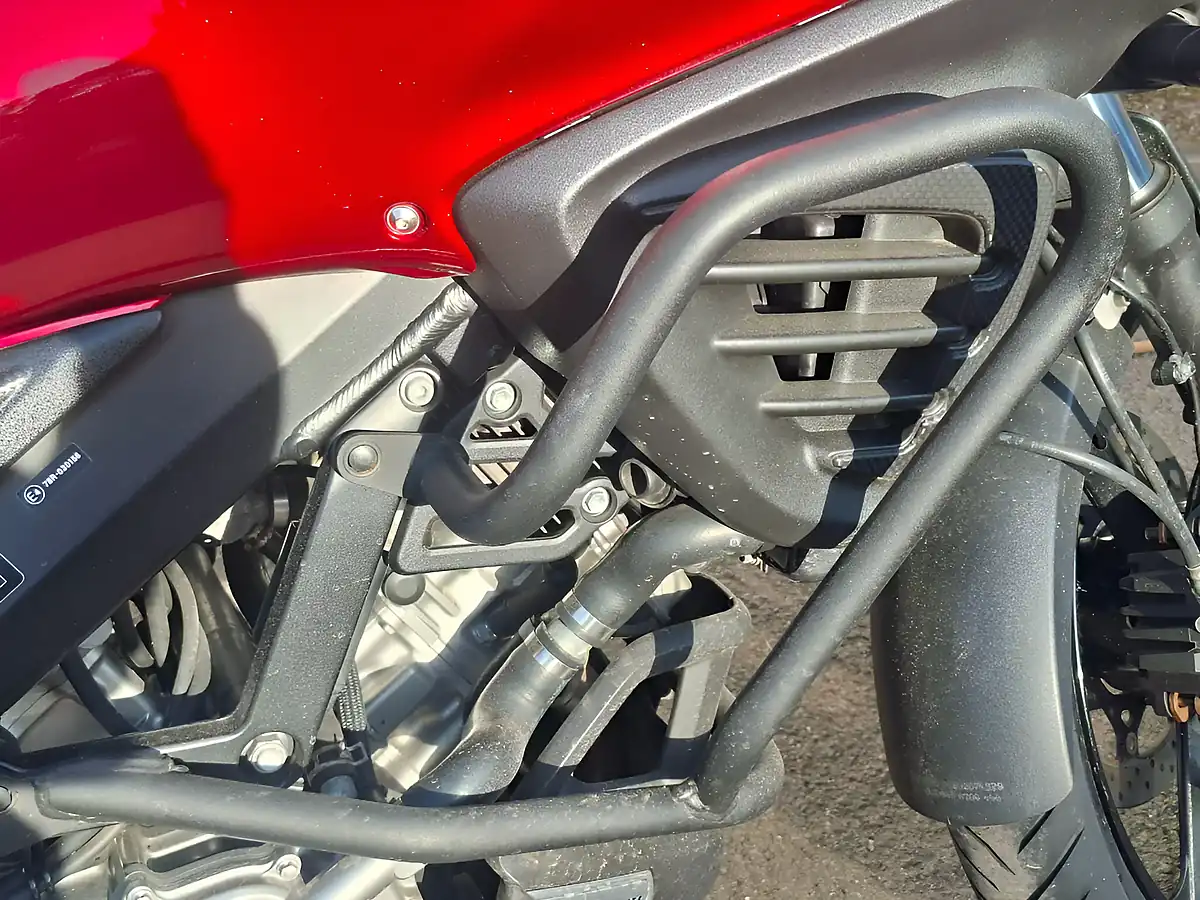 Used 2014 Suzuki V-Strom 650 Red - Interior and Exterior details 12