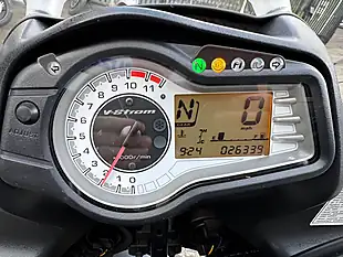 Used 2014 Suzuki V-Strom 650 White - Interior and Exterior details 10