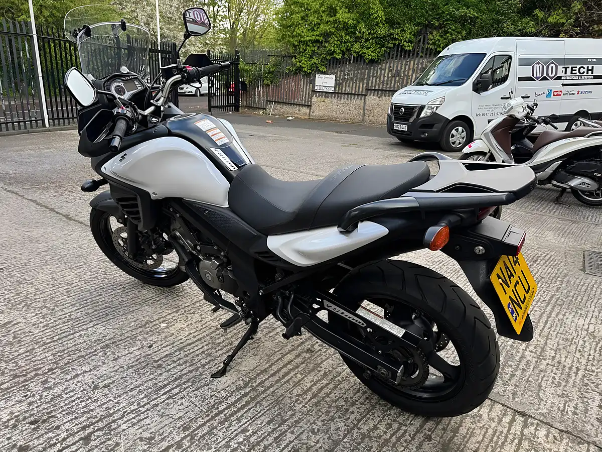 Used 2014 Suzuki V-Strom 650 White - Interior and Exterior details 4