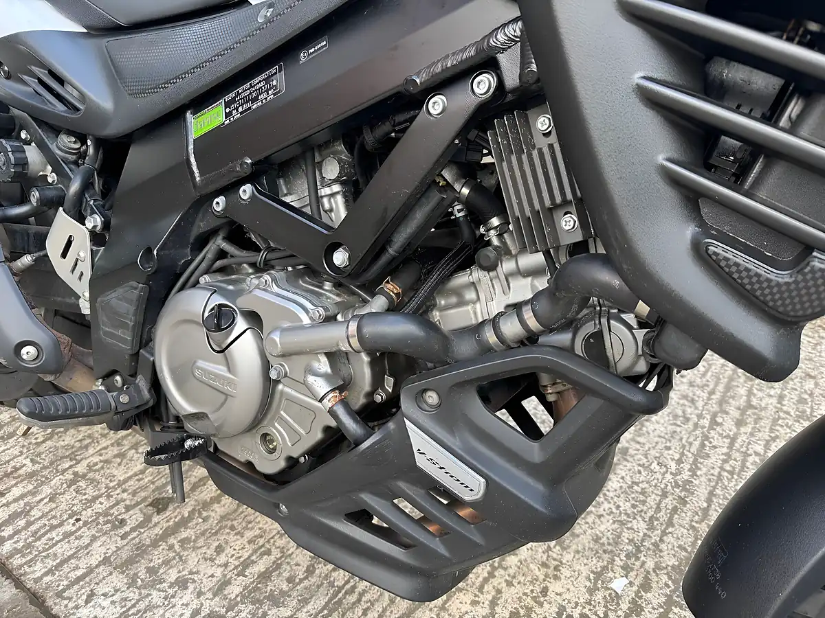 Used 2014 Suzuki V-Strom 650 White - Interior and Exterior details 7