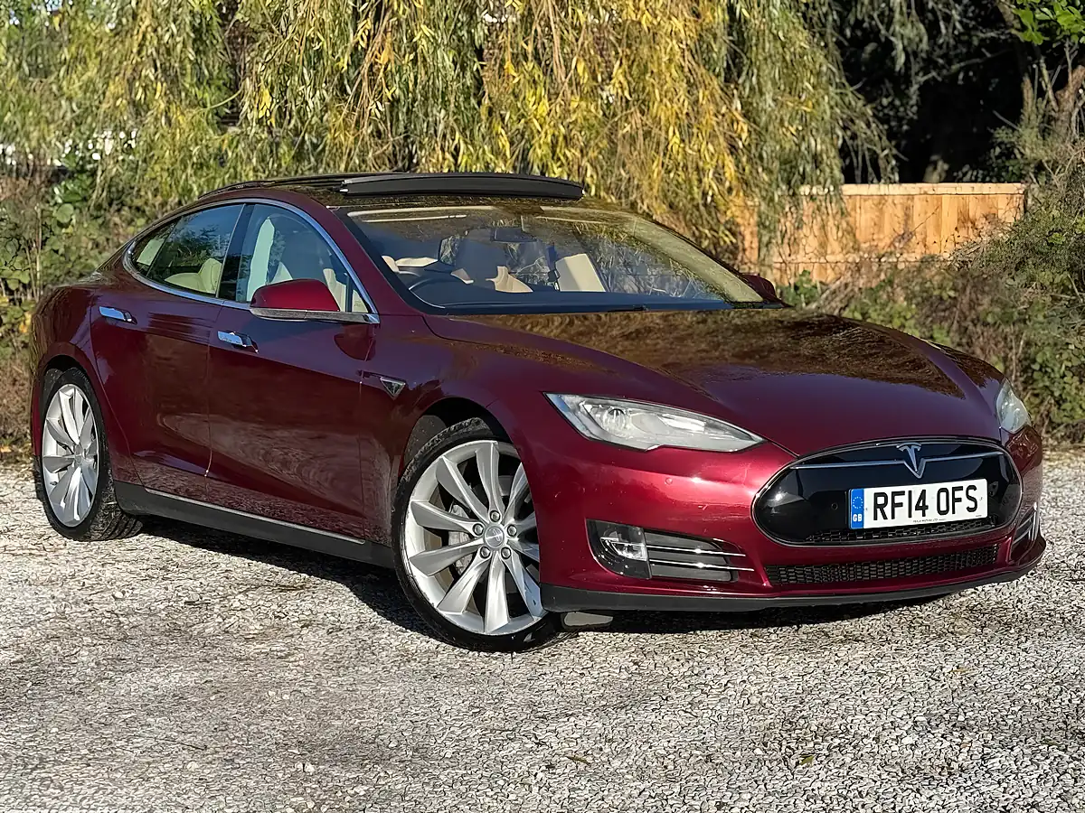 Used 2014 Tesla Model S Red - Front View