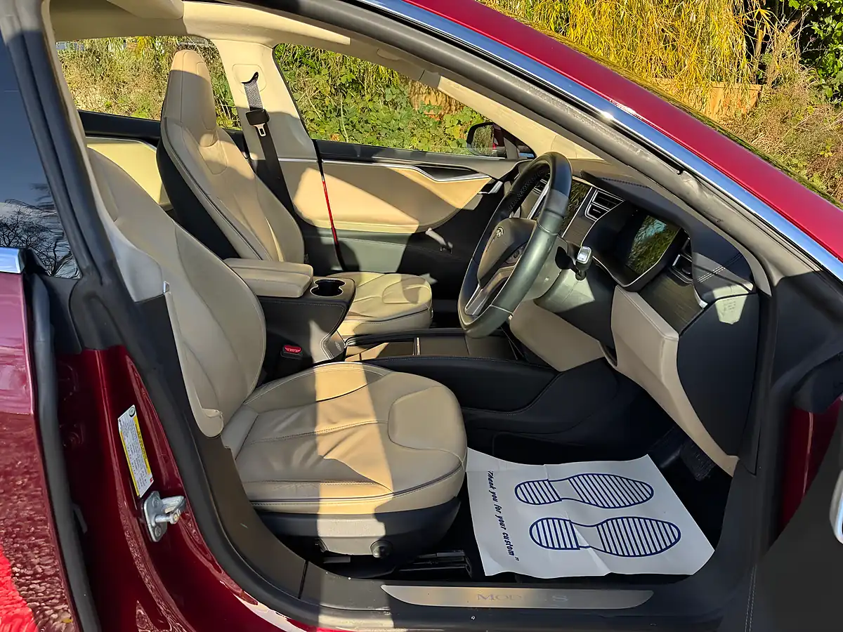Used 2014 Tesla Model S Red - Interior and Exterior details 10