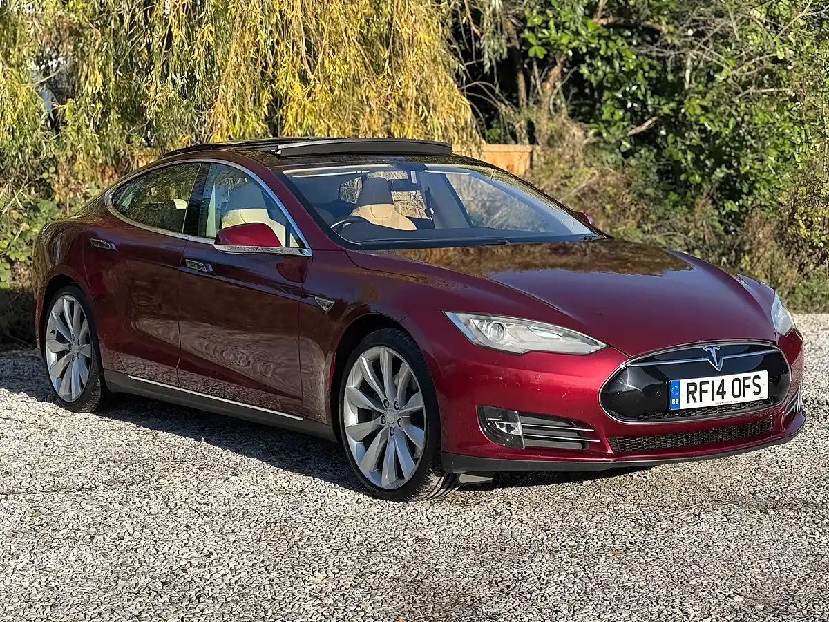 Used 2014 Tesla Model S Red - Interior and Exterior details 3