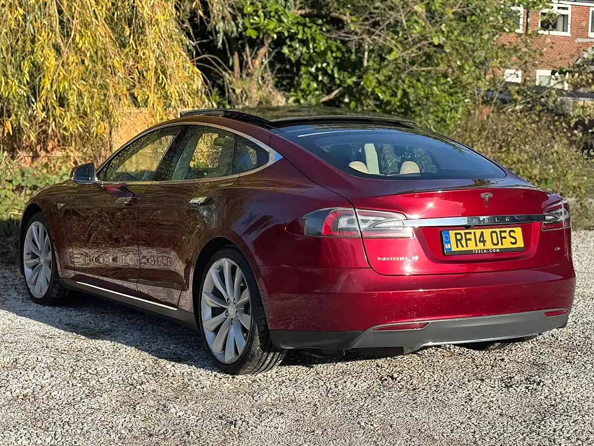 Used 2014 Tesla Model S Red - Interior and Exterior details 7