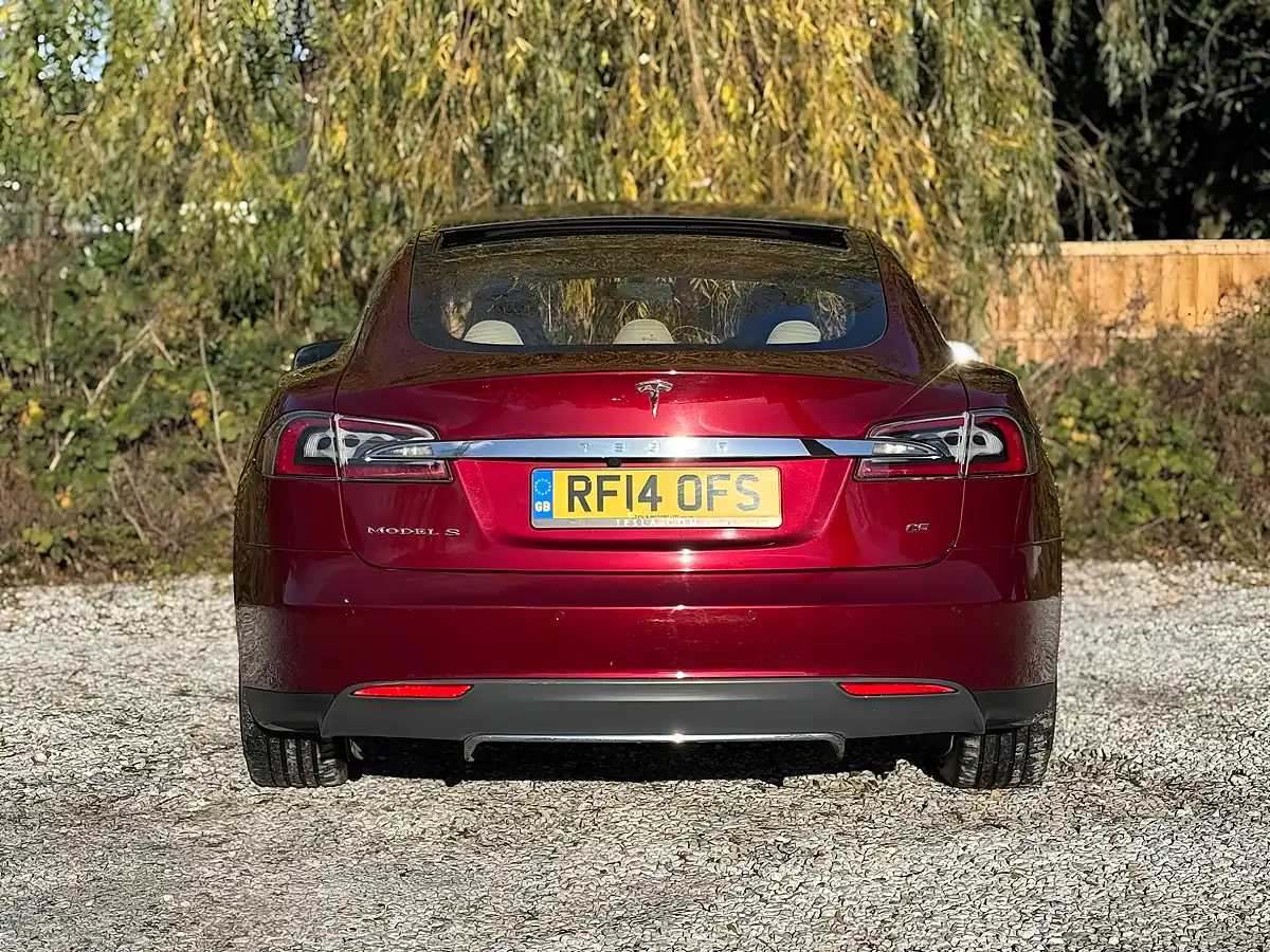 Used 2014 Tesla Model S Red - Interior and Exterior details 9