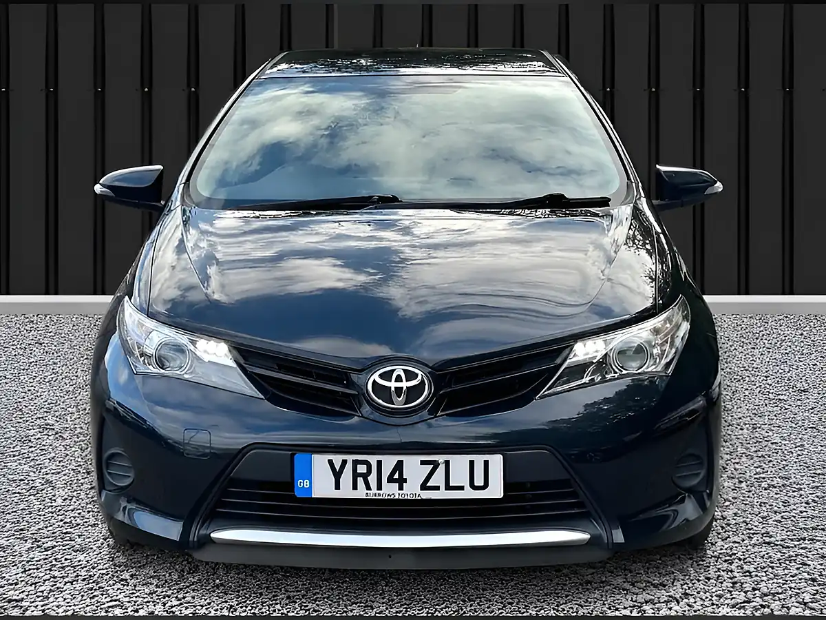 Used 2014 Toyota Auris Active Grey - Interior and Exterior details 2
