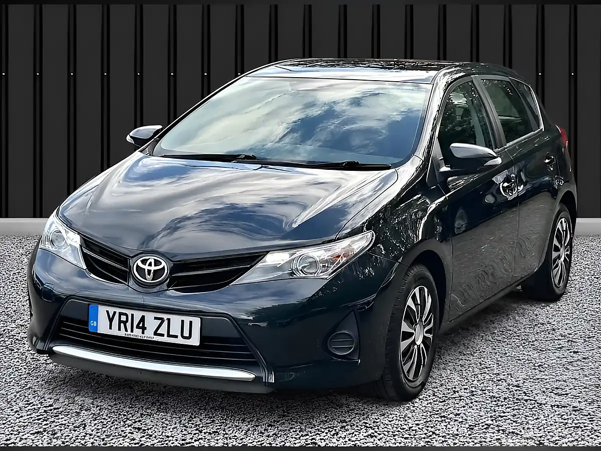 Used 2014 Toyota Auris Active Grey - Interior and Exterior details 3