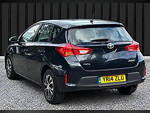 Used 2014 Toyota Auris Active Grey - Interior and Exterior details 4
