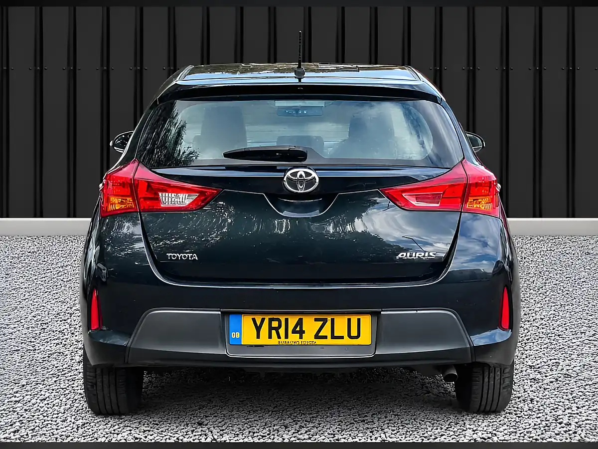 Used 2014 Toyota Auris Active Grey - Interior and Exterior details 5