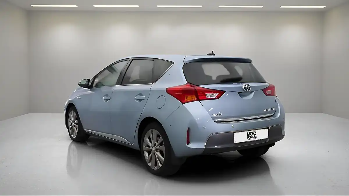 Used 2014 Toyota Auris Excel Blue - Interior and Exterior details 10