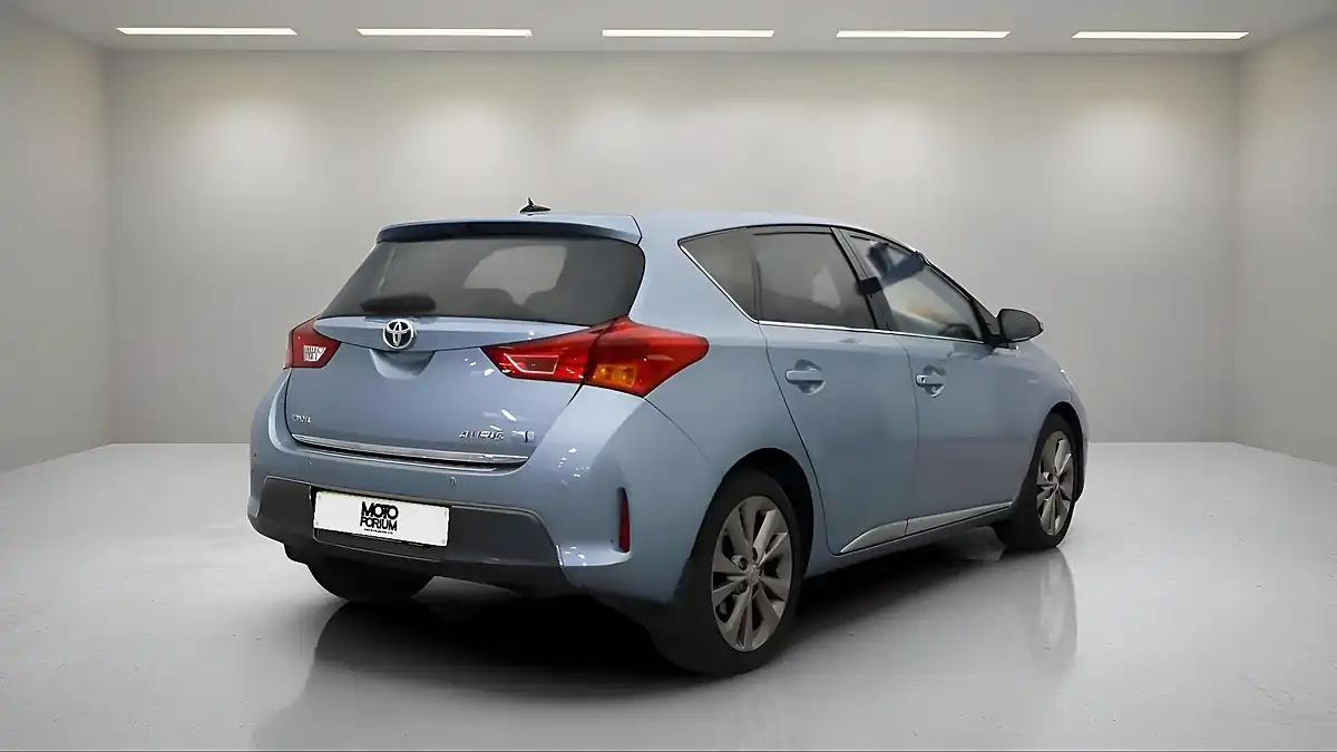 Used 2014 Toyota Auris Excel Blue - Interior and Exterior details 11