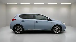 Used 2014 Toyota Auris Excel Blue - Interior and Exterior details 3