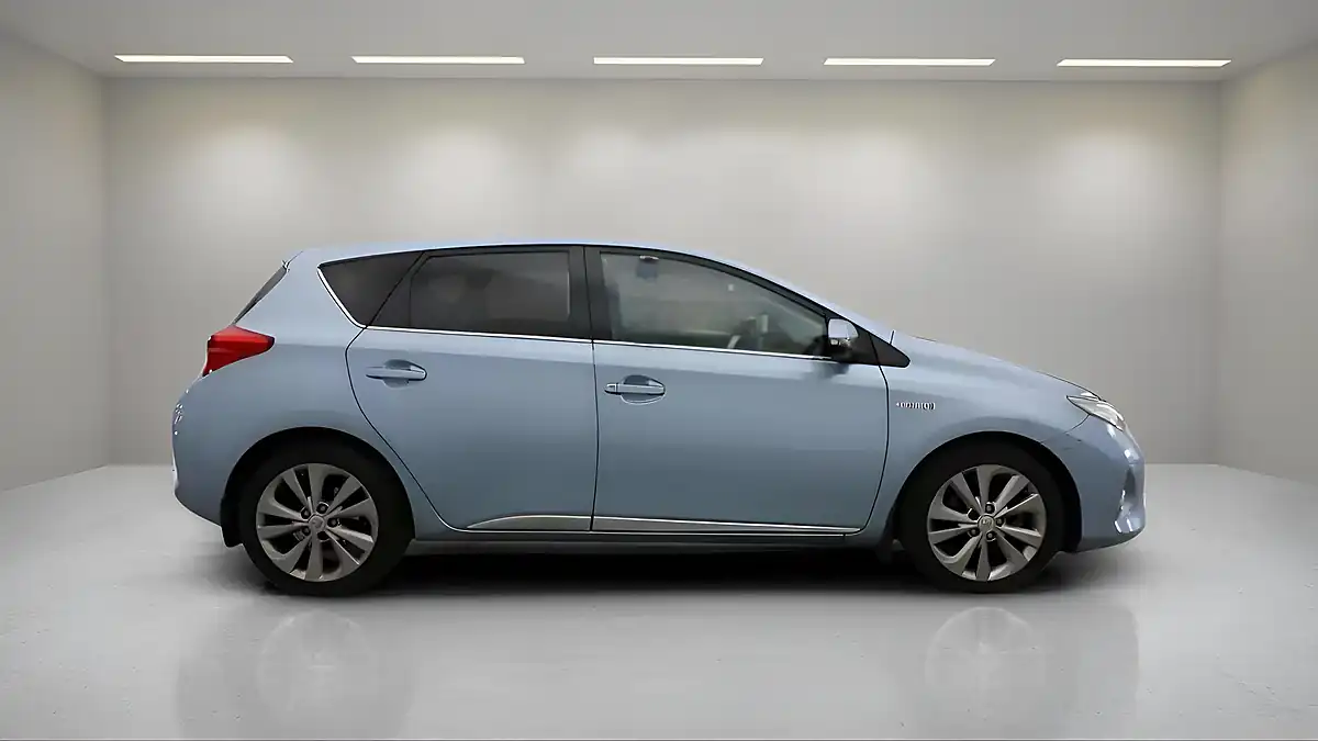 Used 2014 Toyota Auris Excel Blue - Interior and Exterior details 3
