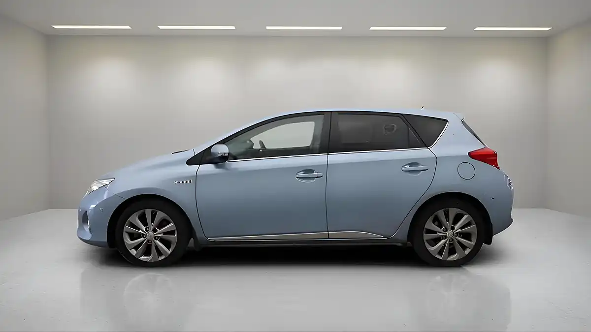 Used 2014 Toyota Auris Excel Blue - Interior and Exterior details 4