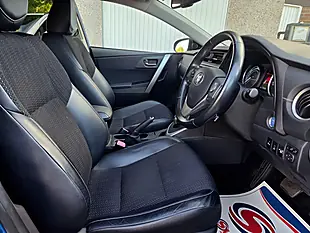 Used 2014 Toyota Auris Excel Blue - Interior and Exterior details 10