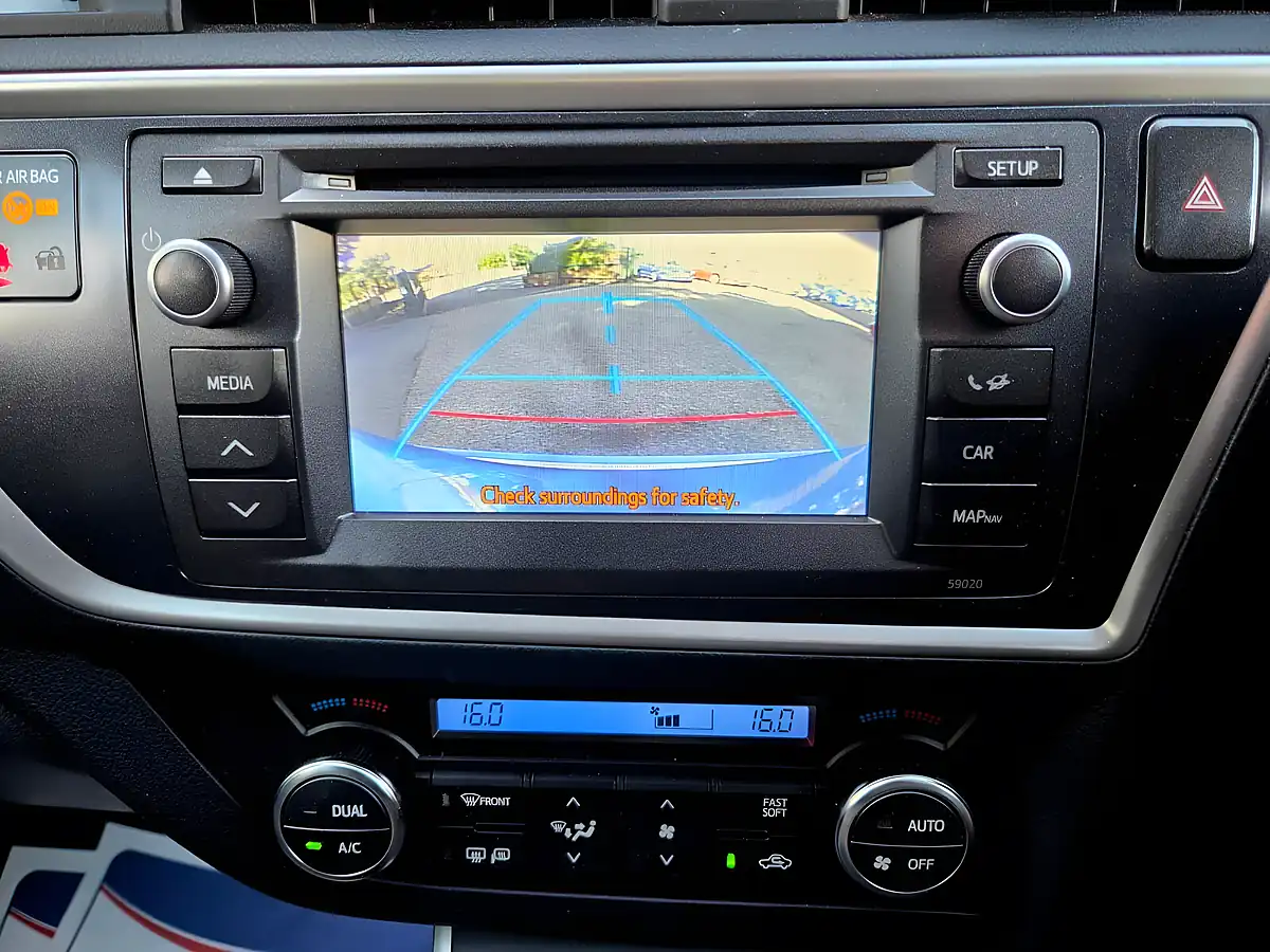 Used 2014 Toyota Auris Excel Blue - Interior and Exterior details 14