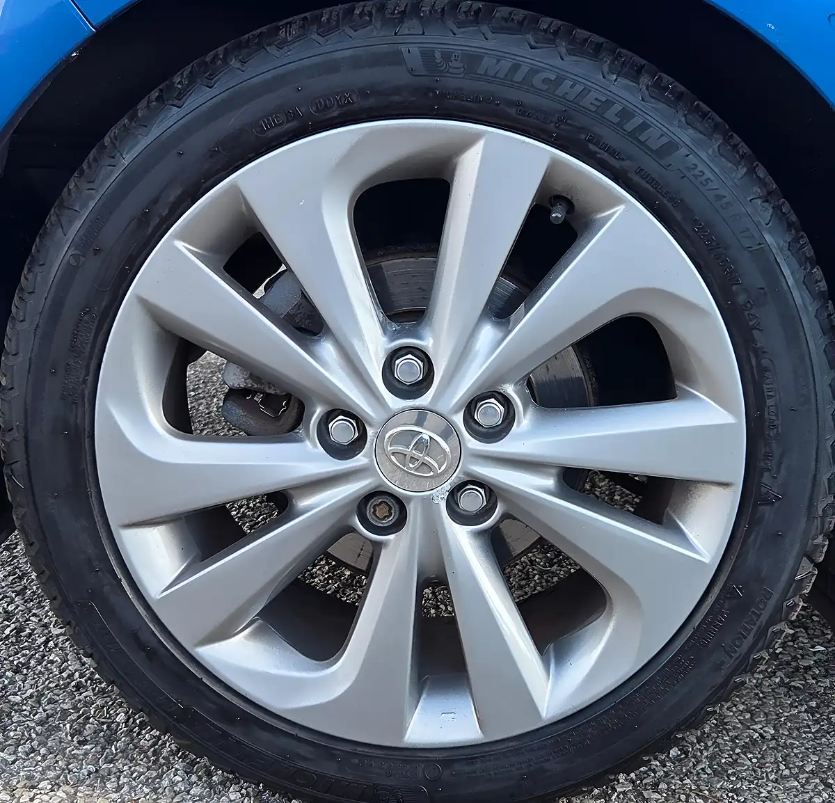 Used 2014 Toyota Auris Excel Blue - Interior and Exterior details 17