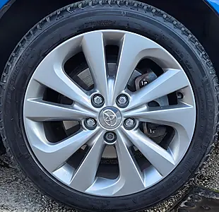 Used 2014 Toyota Auris Excel Blue - Interior and Exterior details 18