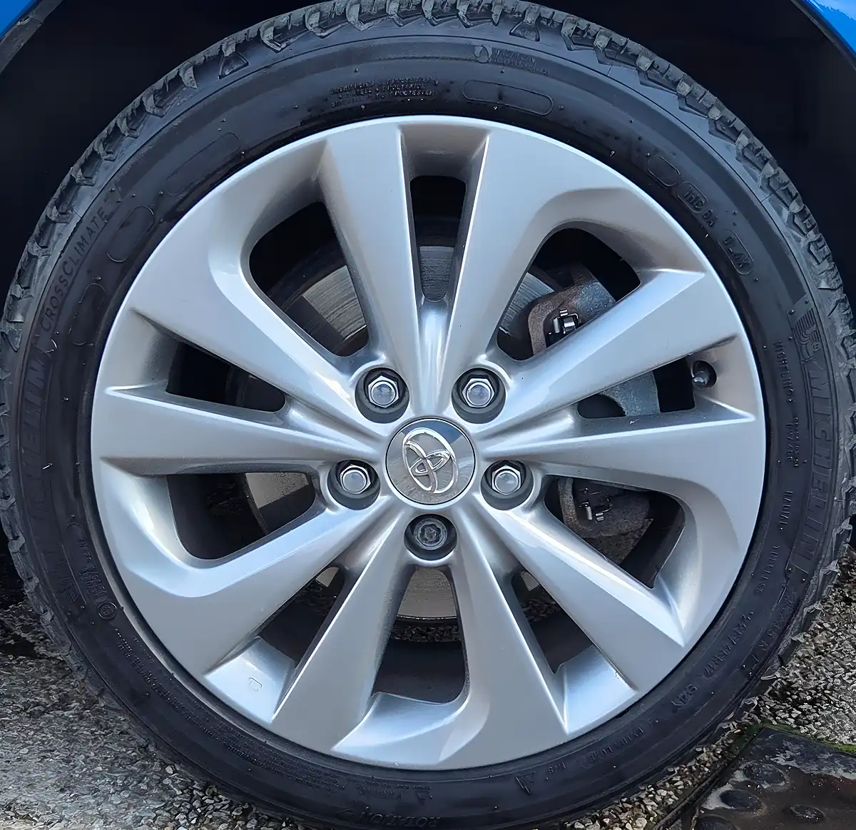 Used 2014 Toyota Auris Excel Blue - Interior and Exterior details 18